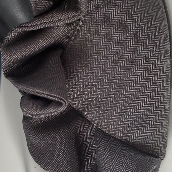 Ann Marino Ruffled Heels - Picture 6 of 8